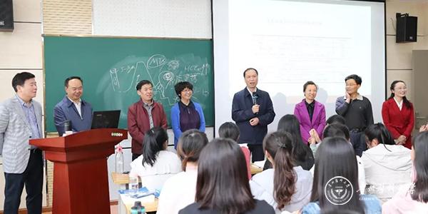 http://www.gmc.edu.cn/__local/2/AA/D9/1102E780DE5663CC582584861C5_C6F9045A_7B39.jpg